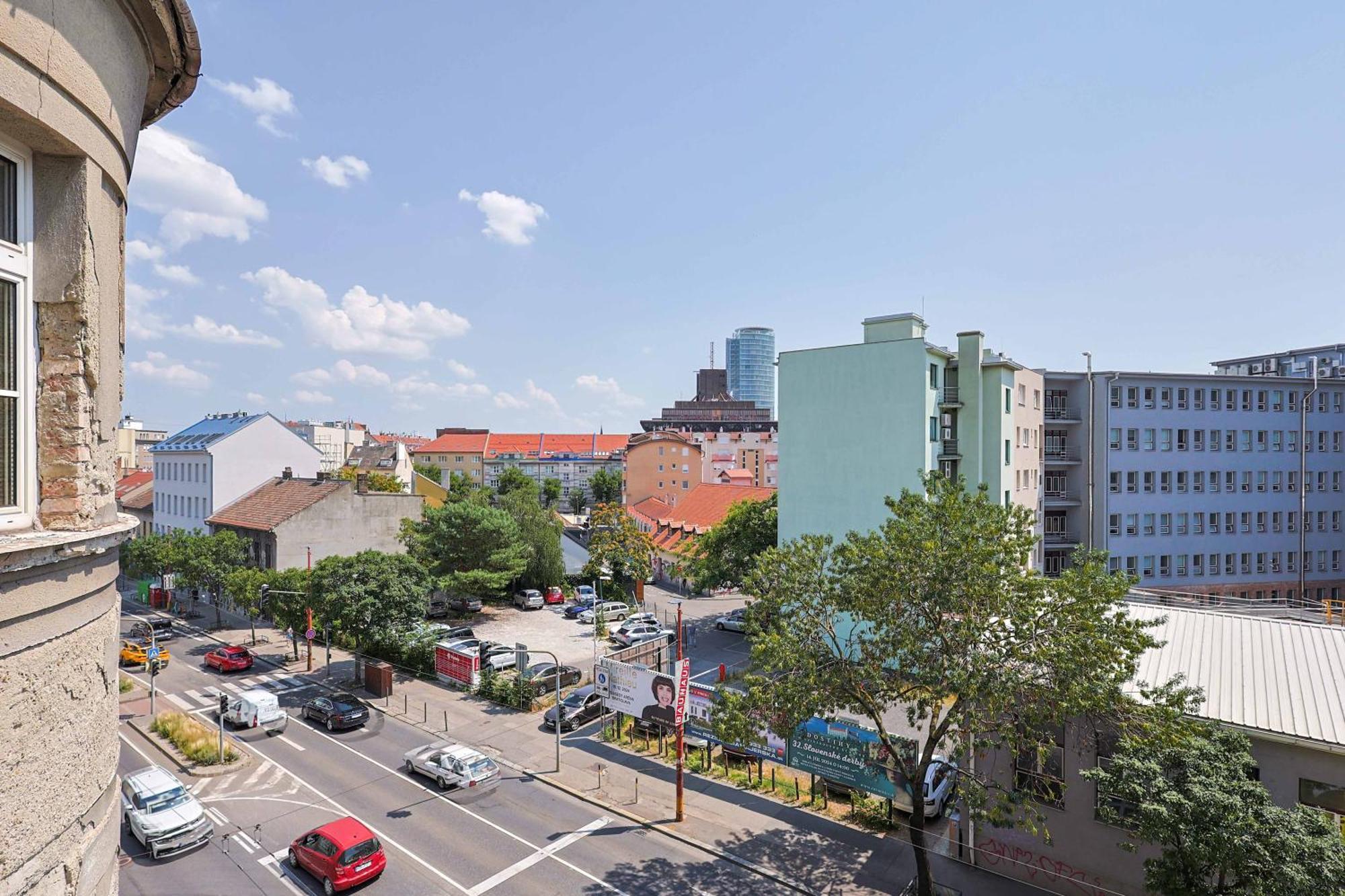 Cozy & Spacious Family Stay Near Train Station Bratislava Exterior foto