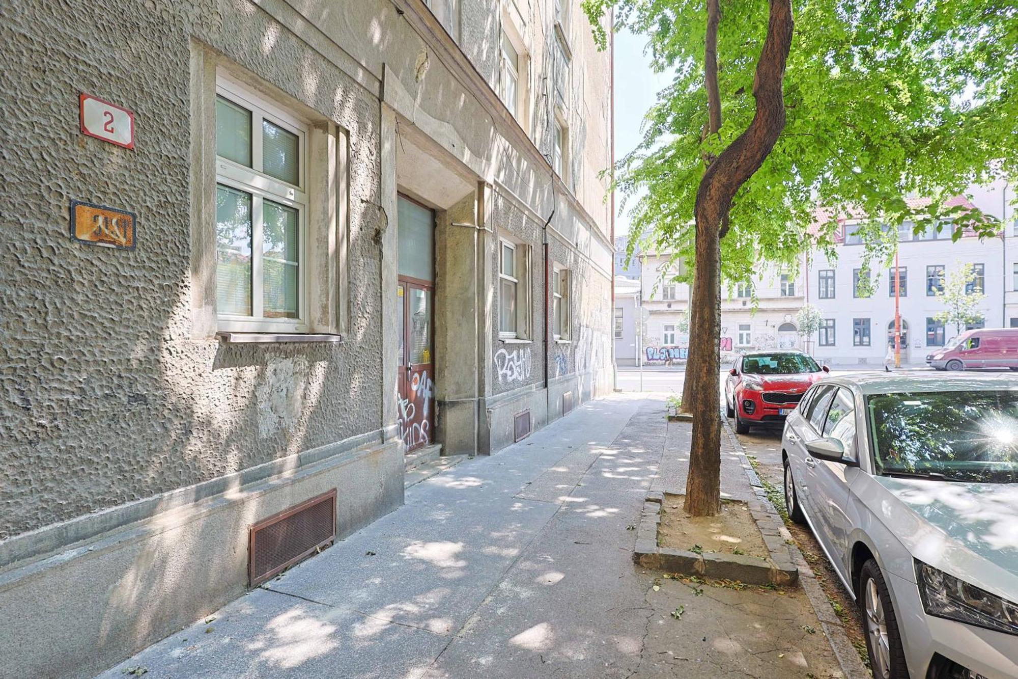 Cozy & Spacious Family Stay Near Train Station Bratislava Exterior foto
